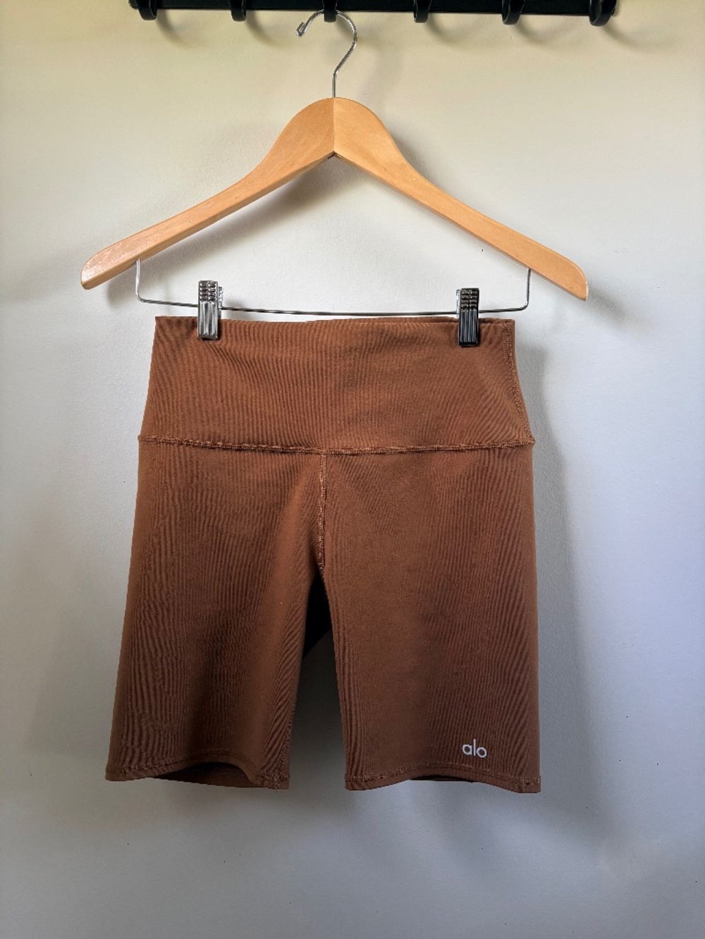 Alo Yoga High Waisted Biker Shorts 7” Brown S